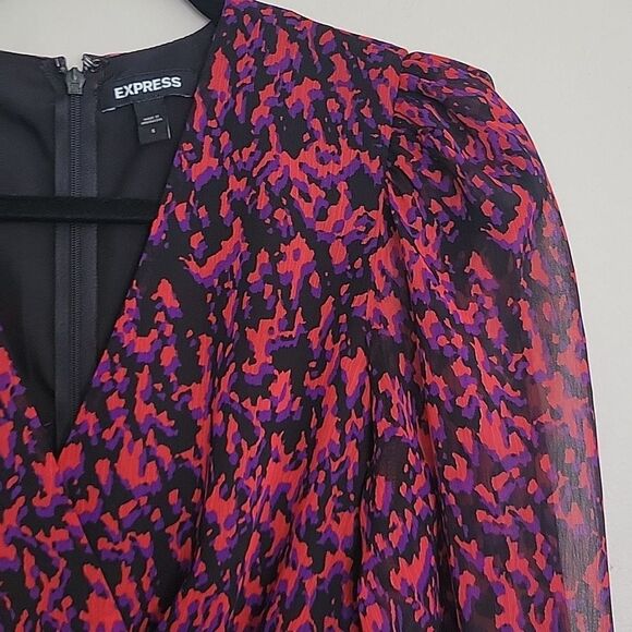 Express Abstract Print Faux Wrap Ruffle Mini Dress Small Red Black Purple - Picture 9 of 16